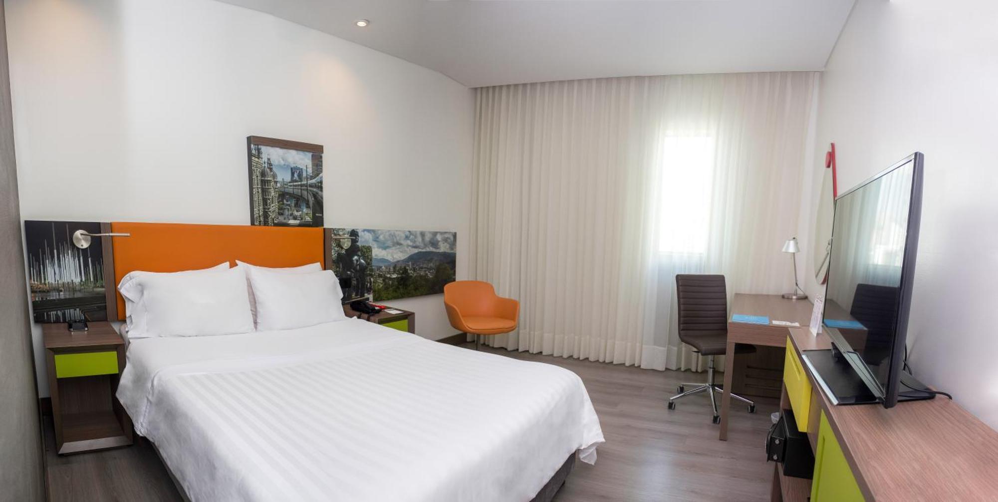 Hampton By Hilton Medellin Hotel Exterior foto